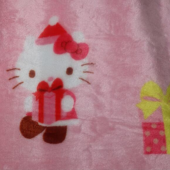 Hello Kitty Christmas Gifts and Trees Heart Cloud Pink Throw Blanket - Picture 4 of 6
